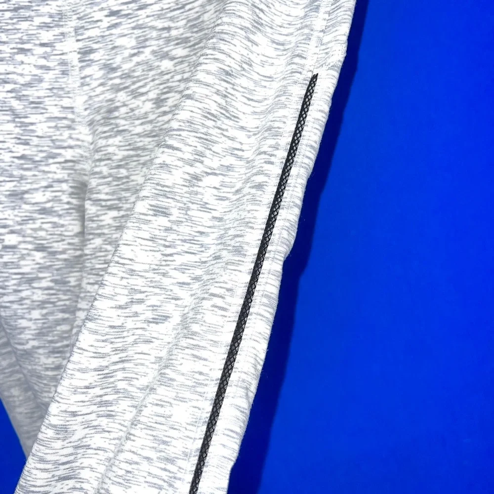 🚫SOLD! 🏋🏻‍♀️•NWOT |•SAVAGE BARBELL•| 🏋🏻‍♀️ Heathered Capri Leggings - Picture 4 of 11